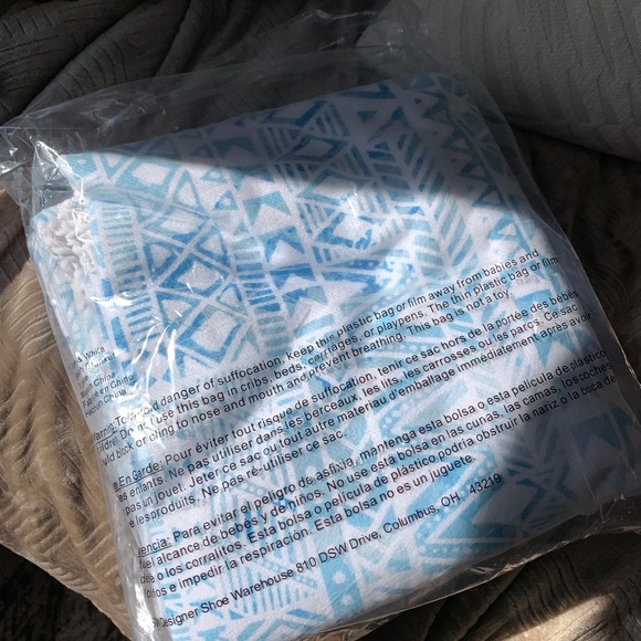 DSW Beach Blanket - Picture 7 of 7